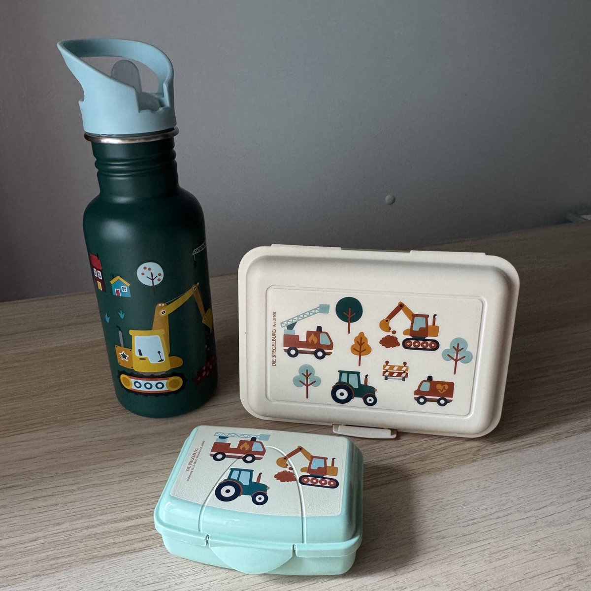 Voertuigen (tractor, graafmachine, brandweer) lunchboxje en mini snackbox met grote graafmachine RVS drinkfles - Die spiegelburg serie Later als ik groot ben ...