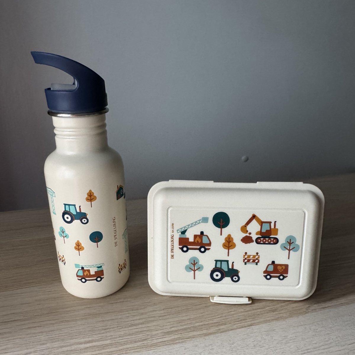 Voertuigen (tractor, graafmachine, brandweer) lunchboxje met grote RVS drinkfles / drinkbeker - Die spiegelburg serie Later als ik groot ben ...