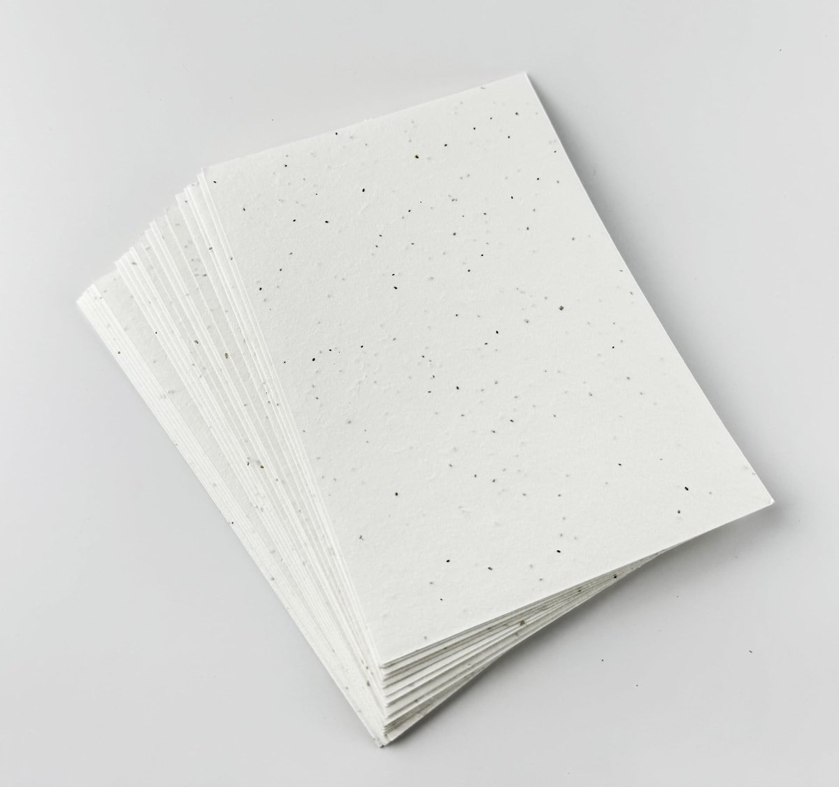 Elzusha - Milieuvriendelijk Papier met Madeliefjes of Kamillezaadjes - A4, 150 g/m²