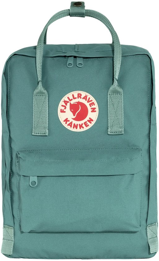 Groene Kånken rugzak met logo en voorvak met rits.