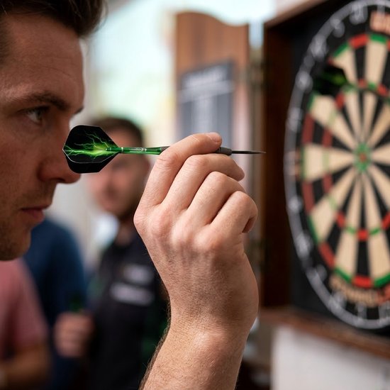 Zwart groen dartpijlen set 3 stuks dartpijlen heren dames metalen punt professionele darts met gegraveerde grip en groene flights — afbeelding 4