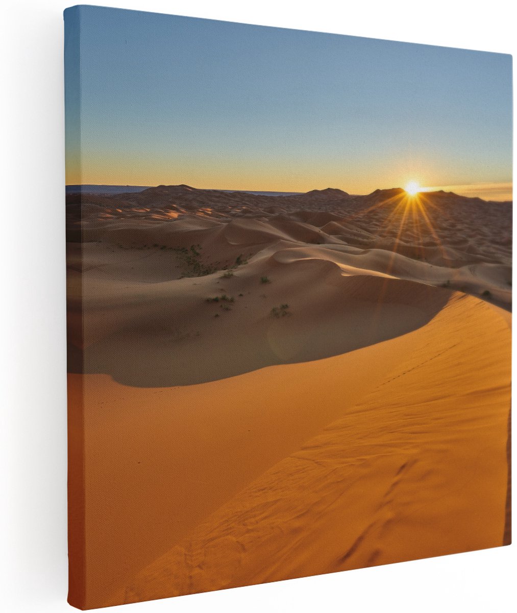 Artaza Canvas Schilderij Woestijn in de Sahara met een Opkomende Zon - 100x100 cm - Groot - Wanddecoratie Woonkamer - Schilderijen - Muurdecoratie