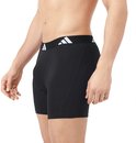 Zij-aanzicht van zwarte Adidas boxer briefs met wit Adidas logo op de elastische band.