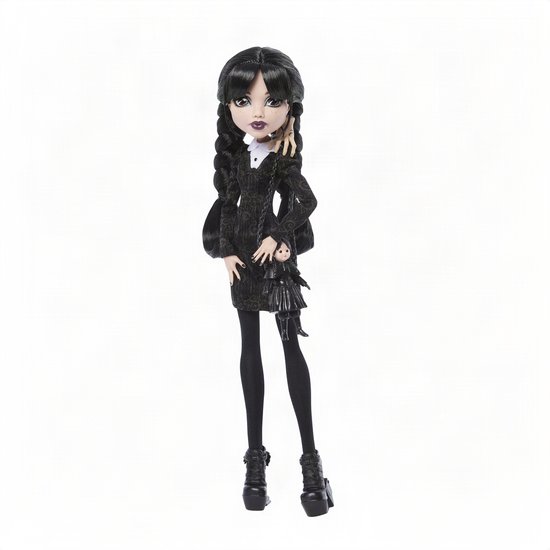Wednesday Addams pop in zwart jurkje met strikken en hoge laarzen, met een poppetje aan haar schouder.