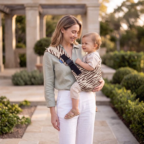 LUVION® Baby Sling FLORENCE Savannah Zebra - Heupdraagzak Baby - Ergonomische Hip Carrier - Draagzak - Tot 16 kg - Bruin met Zebrapatroon van Luvion — afbeelding 4