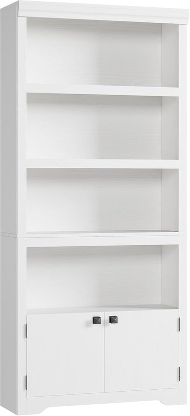 Strakke, witte boekenkast met 5 open planken en een kastje met 2 deuren onderaan.