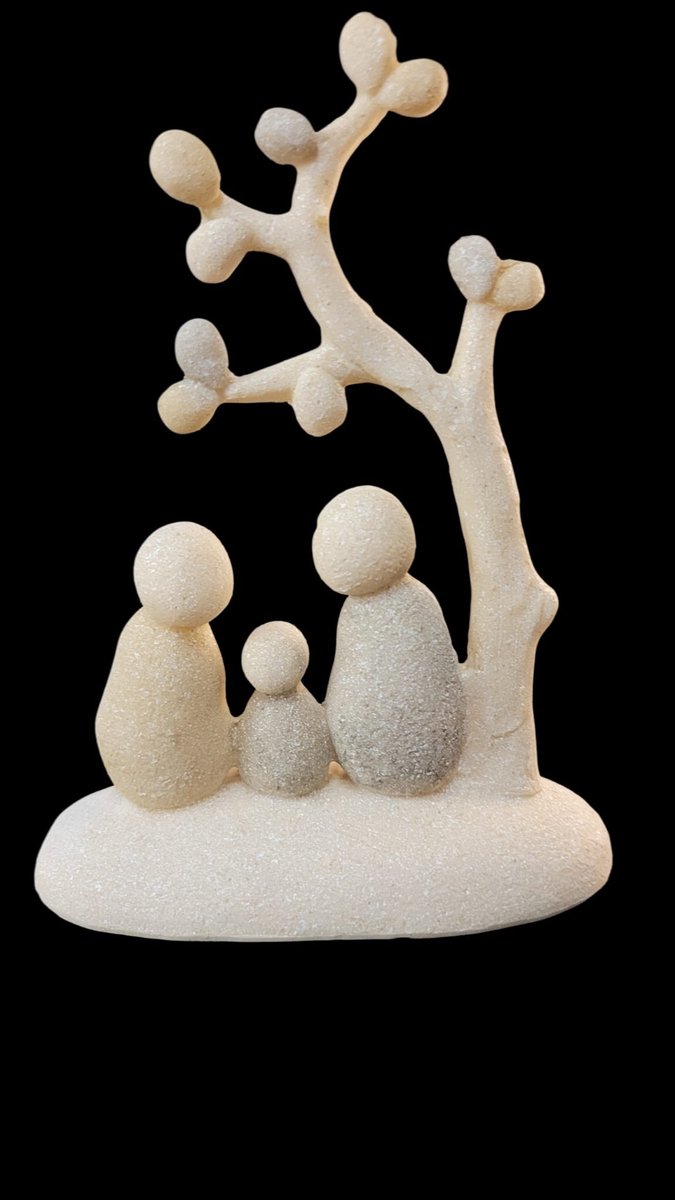 beeld kiezelstenen jong gezin - famile beeld - 4x11x15 cm - grijs creme - resin beeld is onzijdig vader moeder - moeder moeder - vader vader