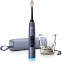 Donkerblauwe Philips Sonicare tandenborstel met oplaadglas en reisetui.
