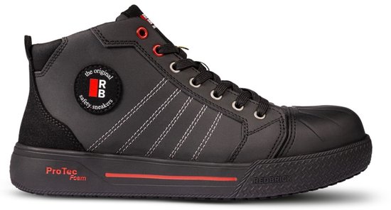 Zwarte Redbrick Champ hoge sneaker met rode accenten. De tekst 'ProTec Foam' staat op de zool.