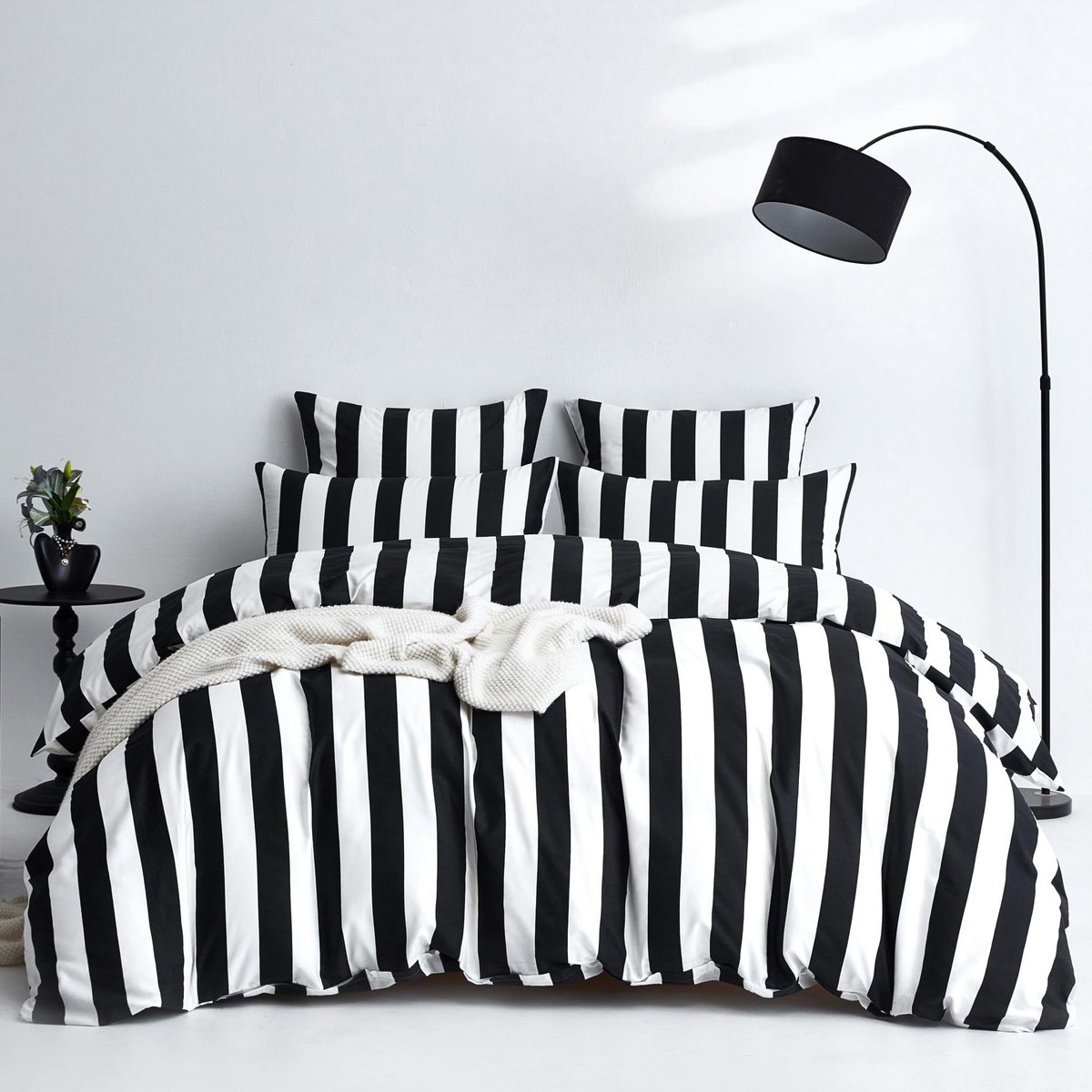 Omgoods - 3-delige Bedlinnen Set 200 x 220 cm in Zwart-Wit Gestreept Katoen