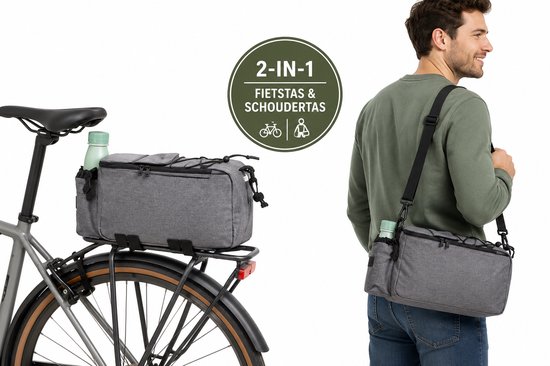 Homme portant un sac de vélo/sac bandoulière gris avec une bouteille. Le sac est 2-en-1, utilisable comme sac de vélo ou sac bandoulière.