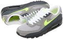 Grijze Nike Air Max 90 sneakers met neon accenten en witte veters.