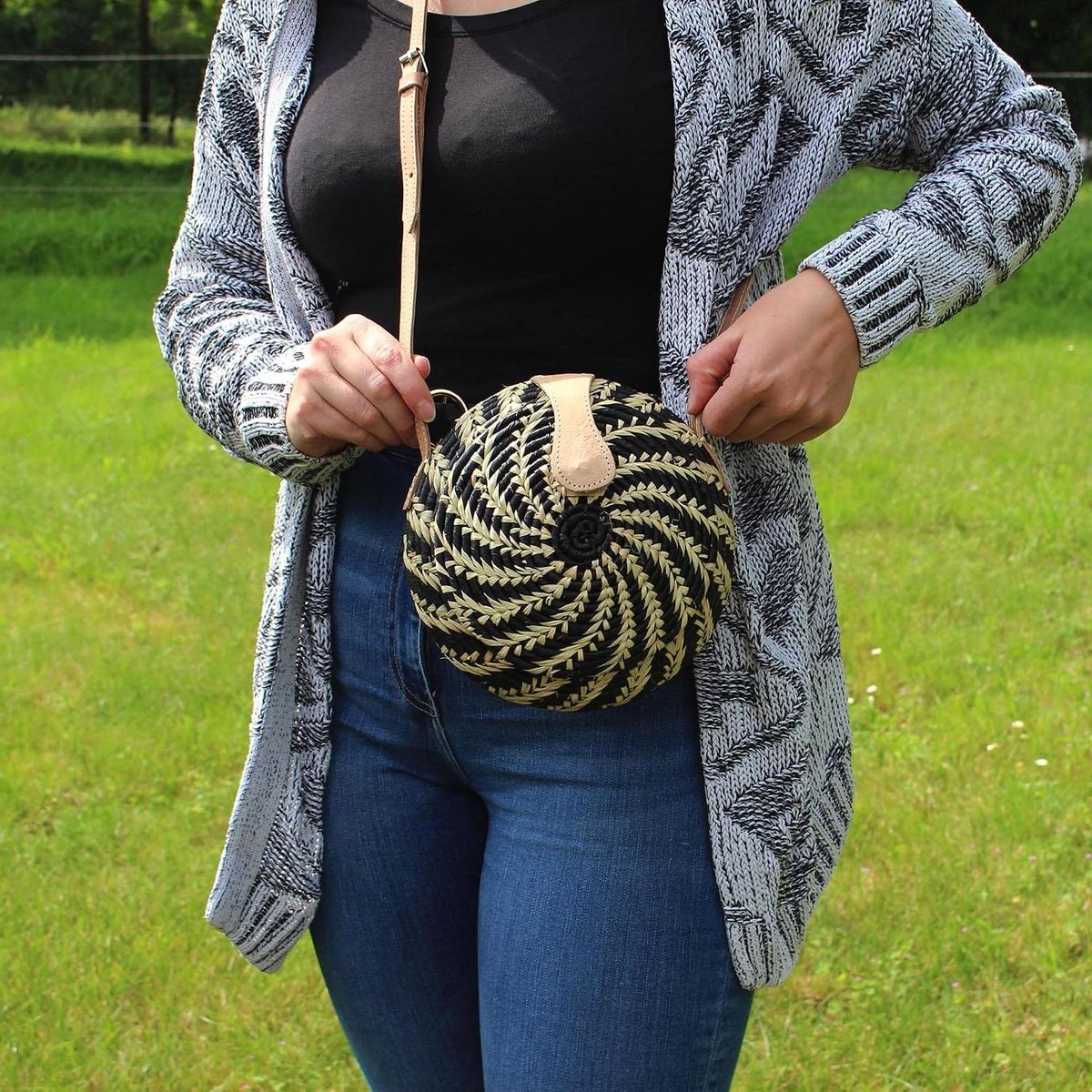 Raphia Strandtas - Schoudertas Mand - Stranddagen - Handgemaakt in Madagaskar - 21cm Diameter - Zwart