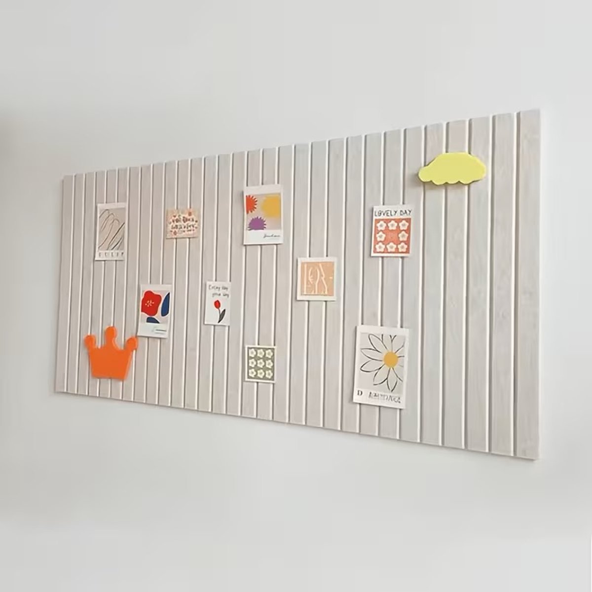Groot prikbord, 120 x 60 cm, decoratief vilten prikbord, opvouwbaar fotodisplaybord, visionboard voor school, thuis, keuken, kantoor, muren, lichtbruin