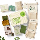 Green Fadel Deluxe geschenkset: 2 Luxe Aleppo zepen, 1 shampoo bar, zeepzakje, loofah en olie. Groene en okerkleurige zepen.