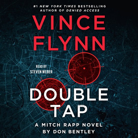 Boekcover: Vince Flynn "Double Tap", een Mitch Rapp Roman. Achtergrond van een stadskaart met rode vizieren.