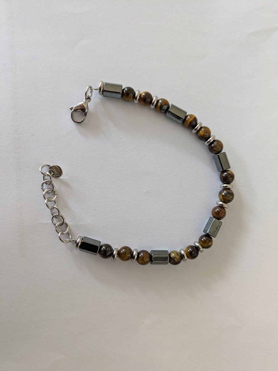 M-apART armband Tijgeroog stenen met chirurgisch staal kralen, details en sluiting. Maat 18 t/m 20
