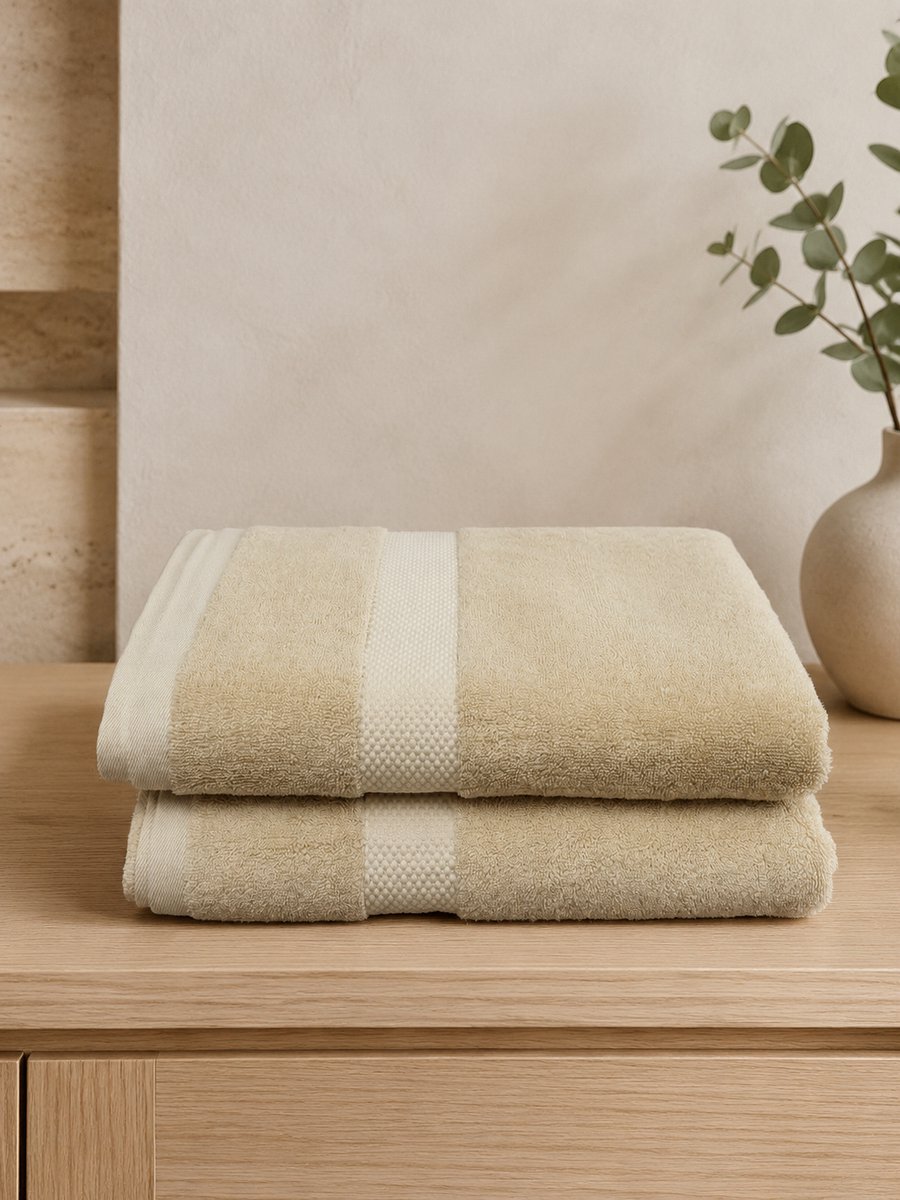 The Linen Room Handdoeken – 70 x 140 cm – Set van 2 – 100% Katoen – 650 GSM Dubbelgetwijnd 20/2 Garen – OEKO-TEX® – Extra Zacht & Hoog Absorberend – Licht beige