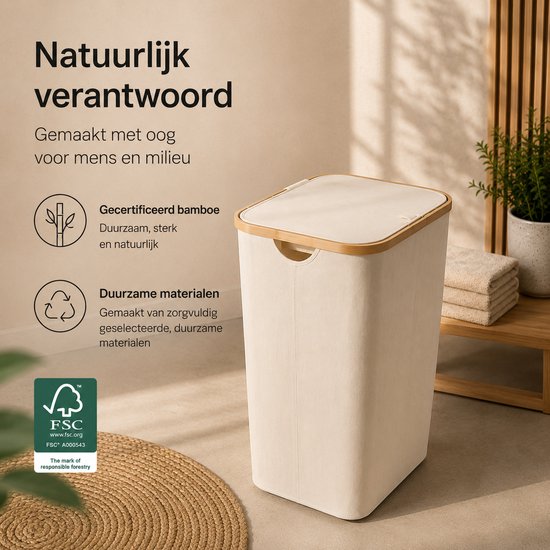 Beige wasmand met bamboe accenten. Gemaakt van duurzame materialen, met FSC-certificaat voor verantwoord bosbeheer.