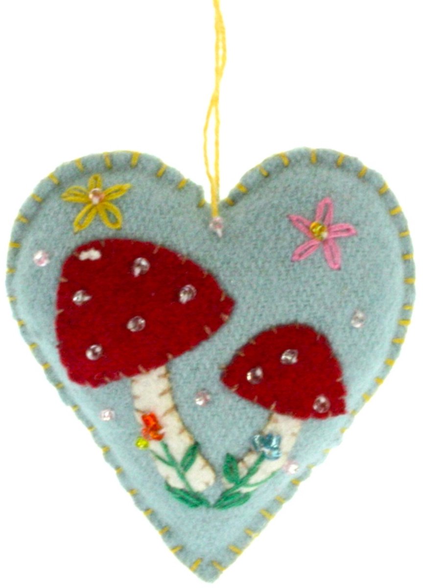 Hart lichtblauw met paddestoelen, vilt 7x2,5x7,5cm