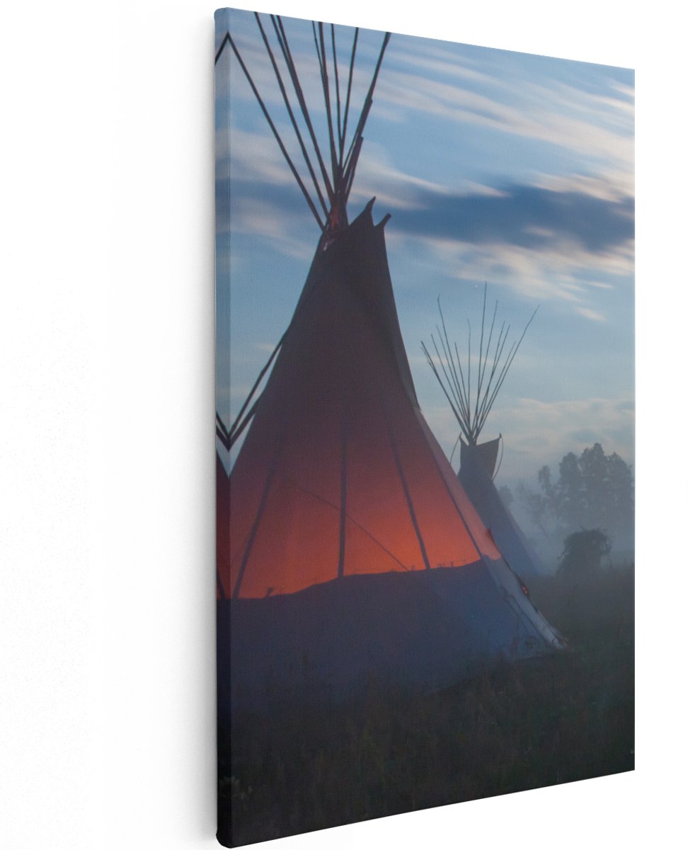 Artaza Canvas Schilderij Indianen Tipi in de Nacht tijdens de Mist - 120x180 cm - Groot - Wanddecoratie Woonkamer - Schilderijen - Muurdecoratie