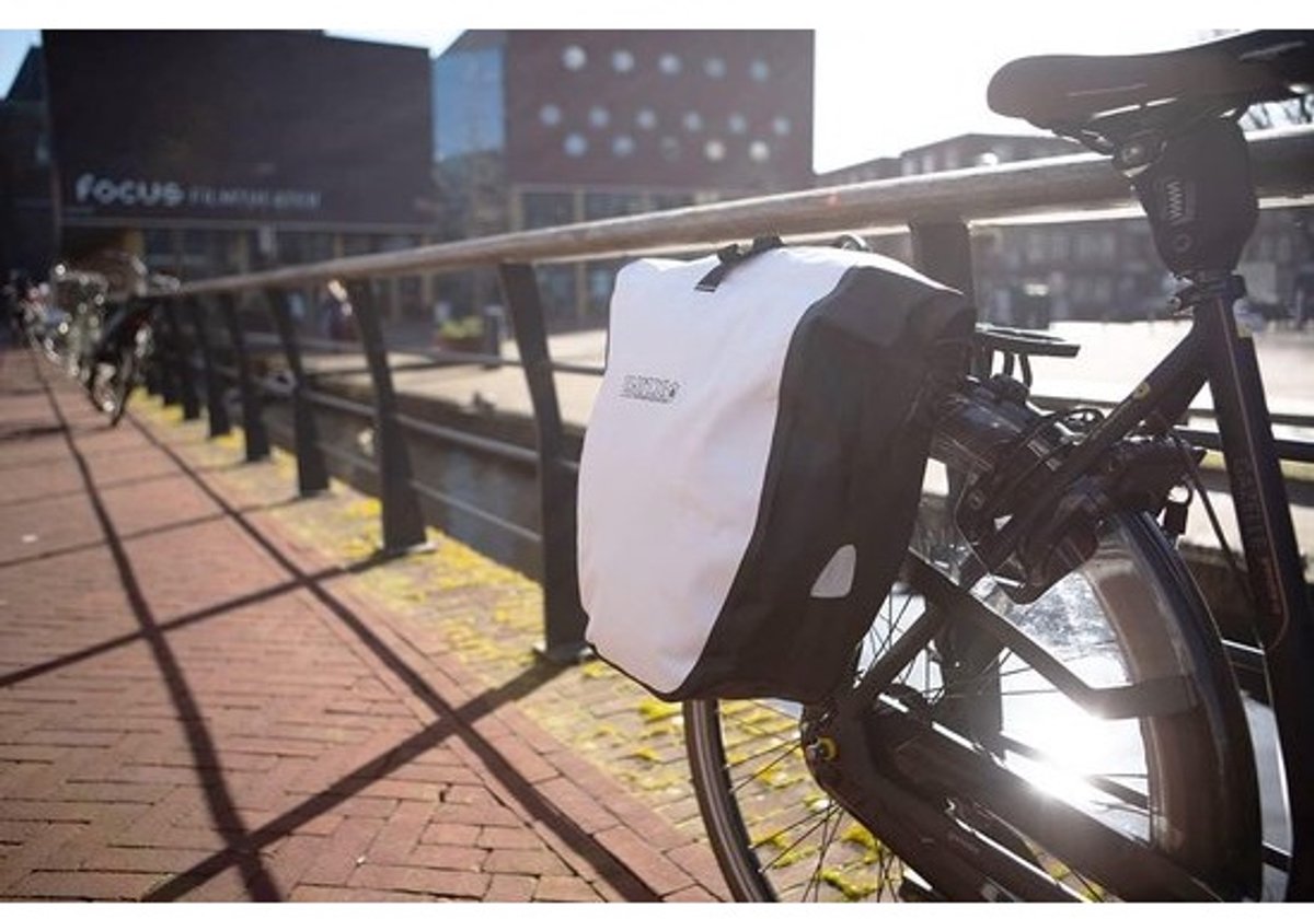 Waterdichte Enkele Fietstas XL met Rolsluiting en 29 Liter Inhoud