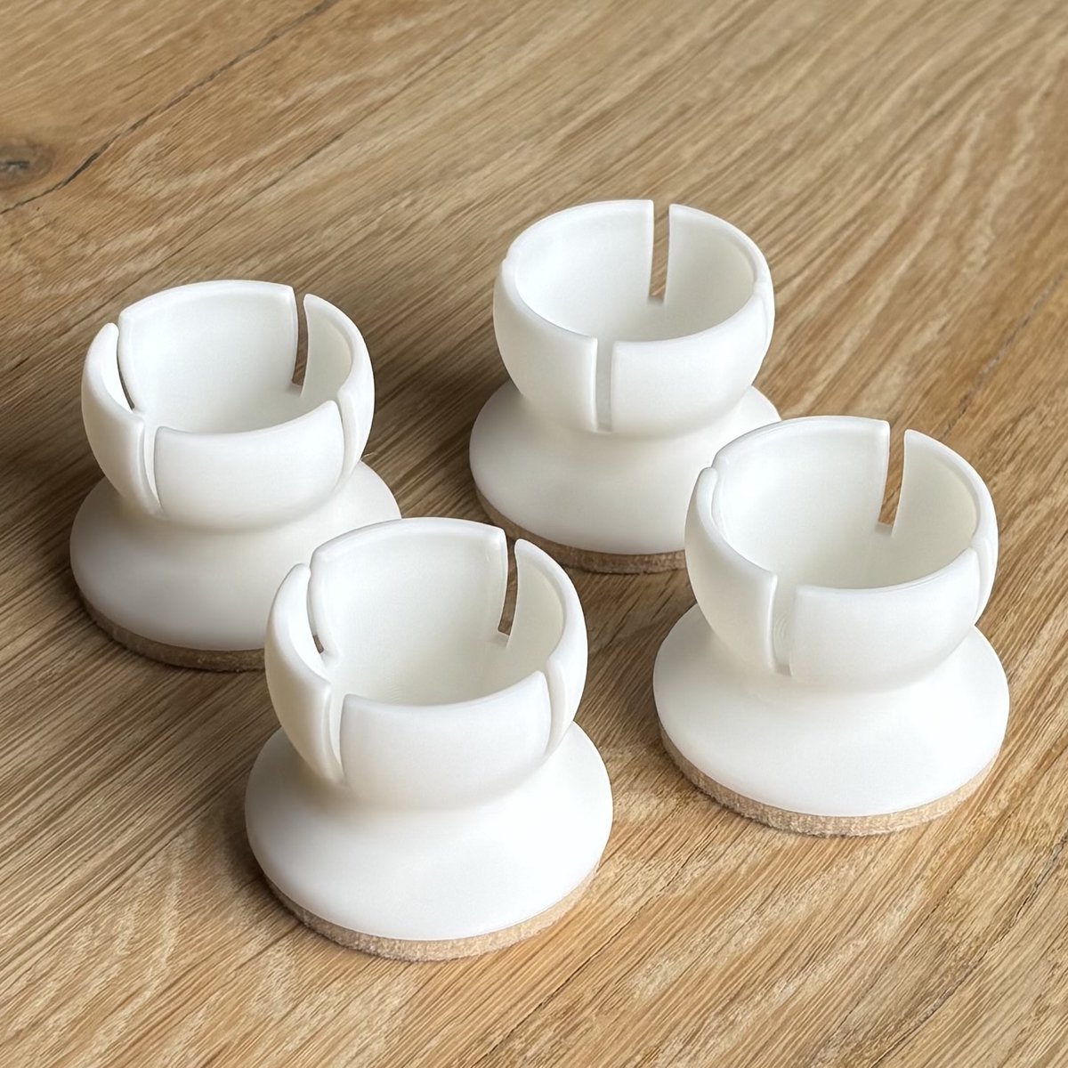 Kinderstoelpoot Vloer Beschermers met Vilt - 4 stuks Stoelpoot Doppen Wit - Anti Kras - Geschikt voor IKEA ANTILOP Kinderstoel - Poot Beschermers Vilt - Wit