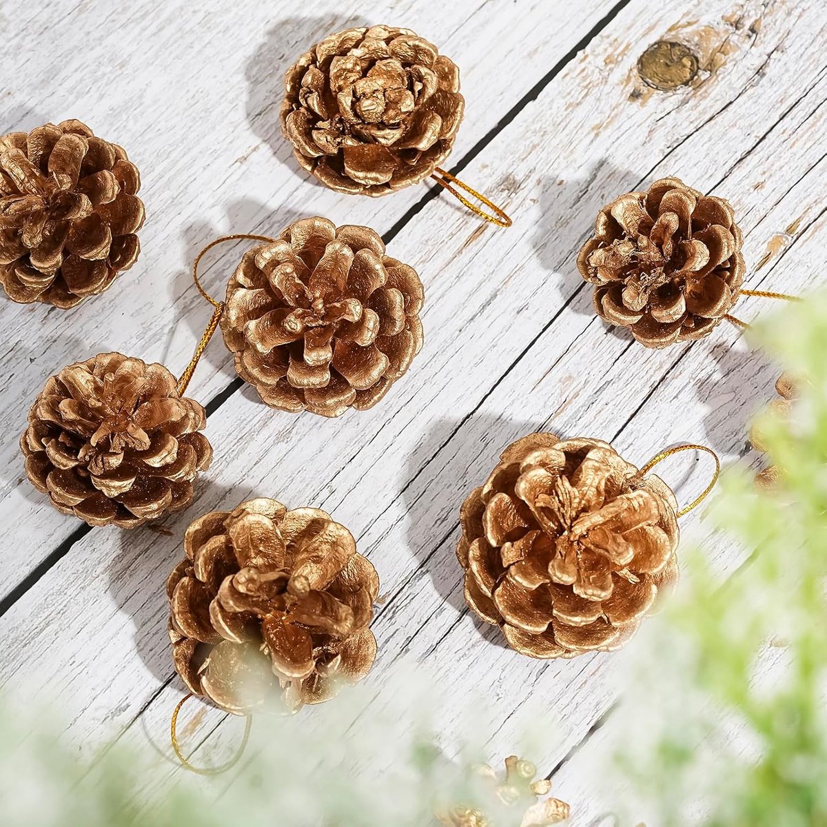 Pijnboompitten decoratie 36 stuks - gouden hangers - natuurlijke uitstraling - perfect voor kerstversiering - ShopVlot