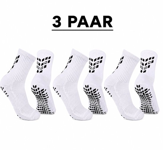 Drie paar witte sportsokken met zwarte antislip ruitjes op de zool en hiel, en ruitjespatroon op de kuit.