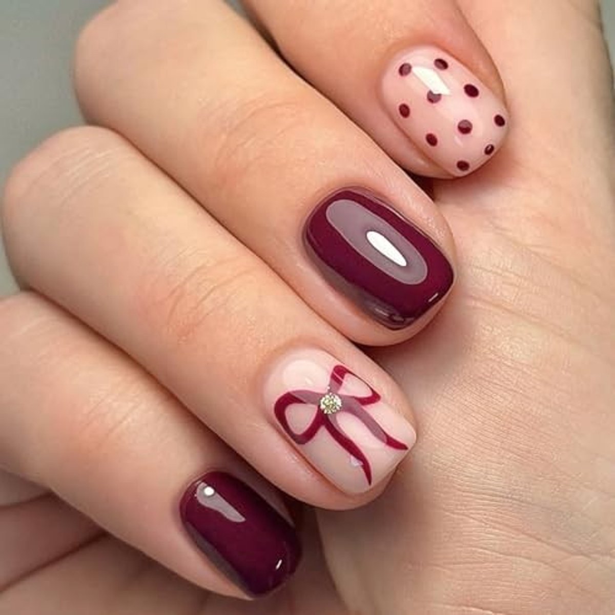 Solidchoice - Set van 24 Korte Vierkante Druk Nagels met Dots en Strikpatroon