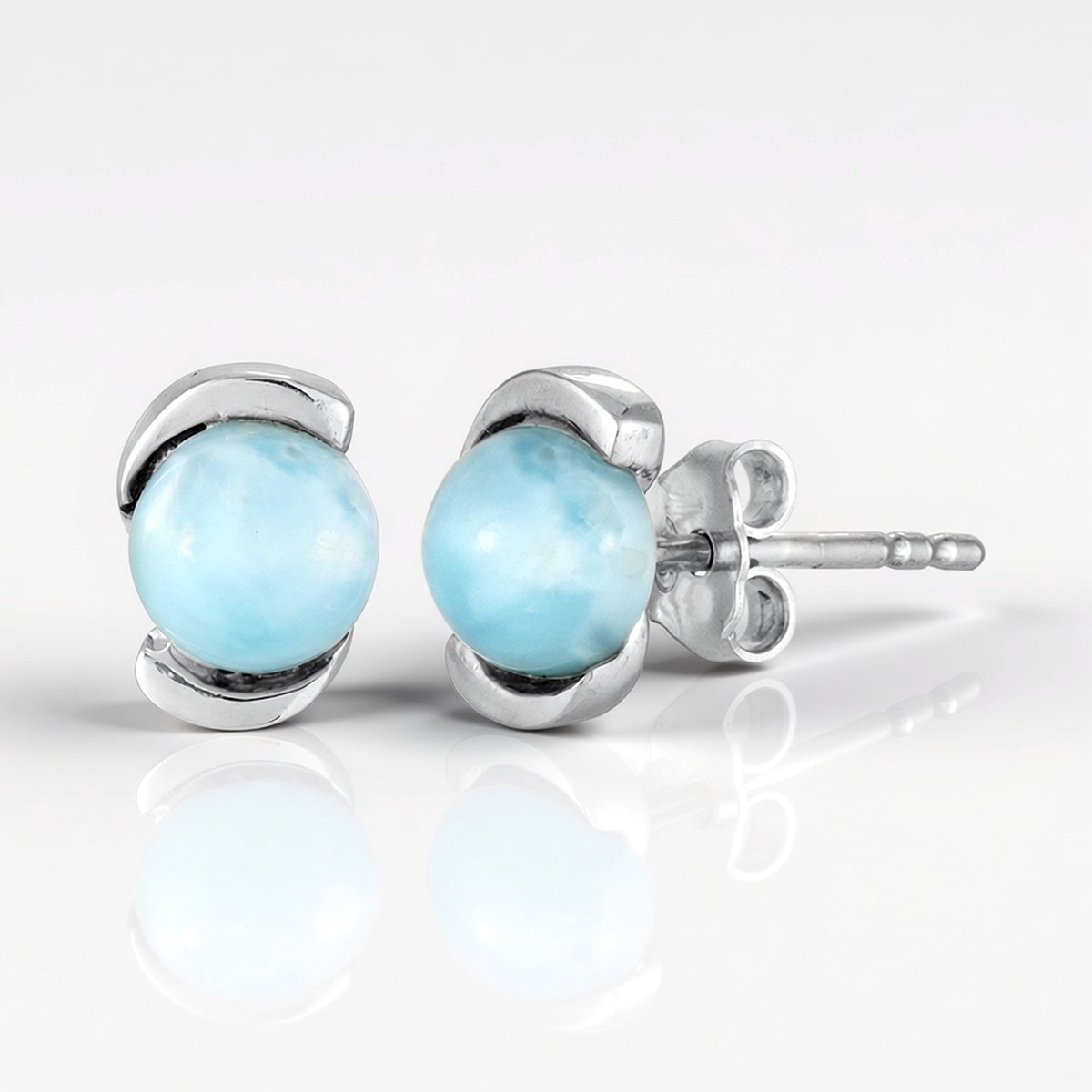 Cavill - Larimar Oorbellen Ronde Cabochon 1,98 ct - 925 Sterling Zilver Gerhodineerd - Elegant Design - Lichte Oorbellen Dominicaanse Republiek