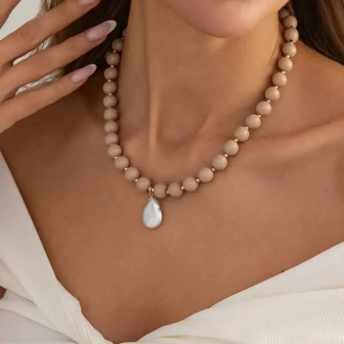 Jomide Ketting kralen met hanger - Rond - Beige