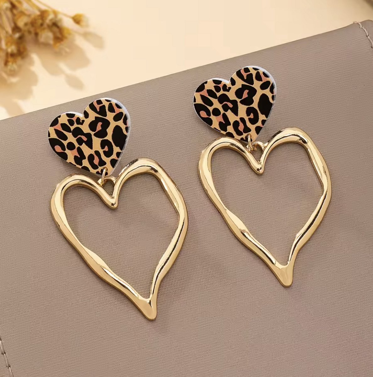 Oorbellen - Kleur: Goud - Statement Earrings - Grote Oorbellen - Tijgerprint / Hart / Chique - Uniek Design - Hoge Kwaliteit - RVS / Stainless Steel - Verkleurt niet - Party Oorbellen - Oorringen / Oorhangers - Dames / Vrouwen - Incl. Luxe Verpakking