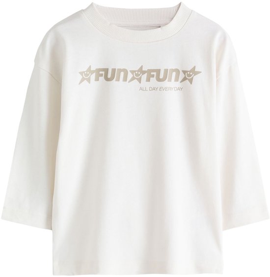 Crèmekleurig T-shirt met lange mouwen, ronde hals en 'FUN' tekst met sterren.