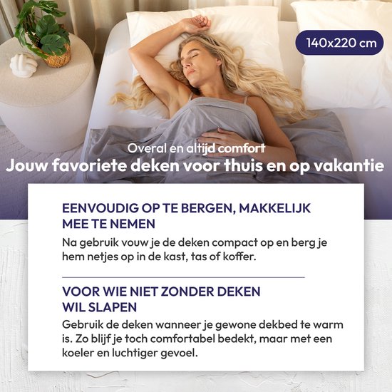 Een vrouw slaapt op een bed van 140x220 cm onder een grijs dekbed. Gemakkelijk op te bergen en mee te nemen.