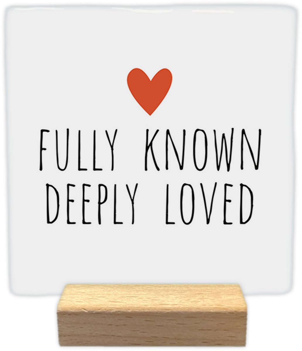 Artige Decoratie tegel - Fully known deeply loved - keramisch - 10x10 cm - inclusief houder Wit