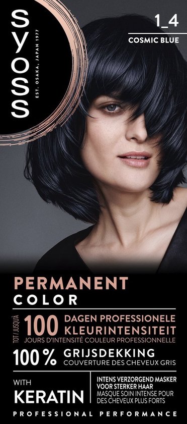 Femme aux cheveux courts et noirs avec la coloration permanente Syoss 1-4 Cosmic Blue. Couvre 100% des cheveux gris.