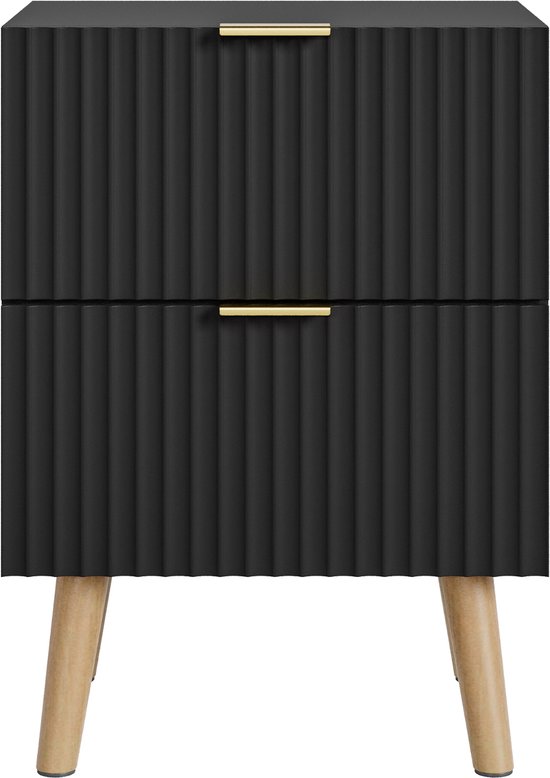 Zwart nachtkastje met twee laden met ribbelpatroon en gouden handgrepen, op houten poten.