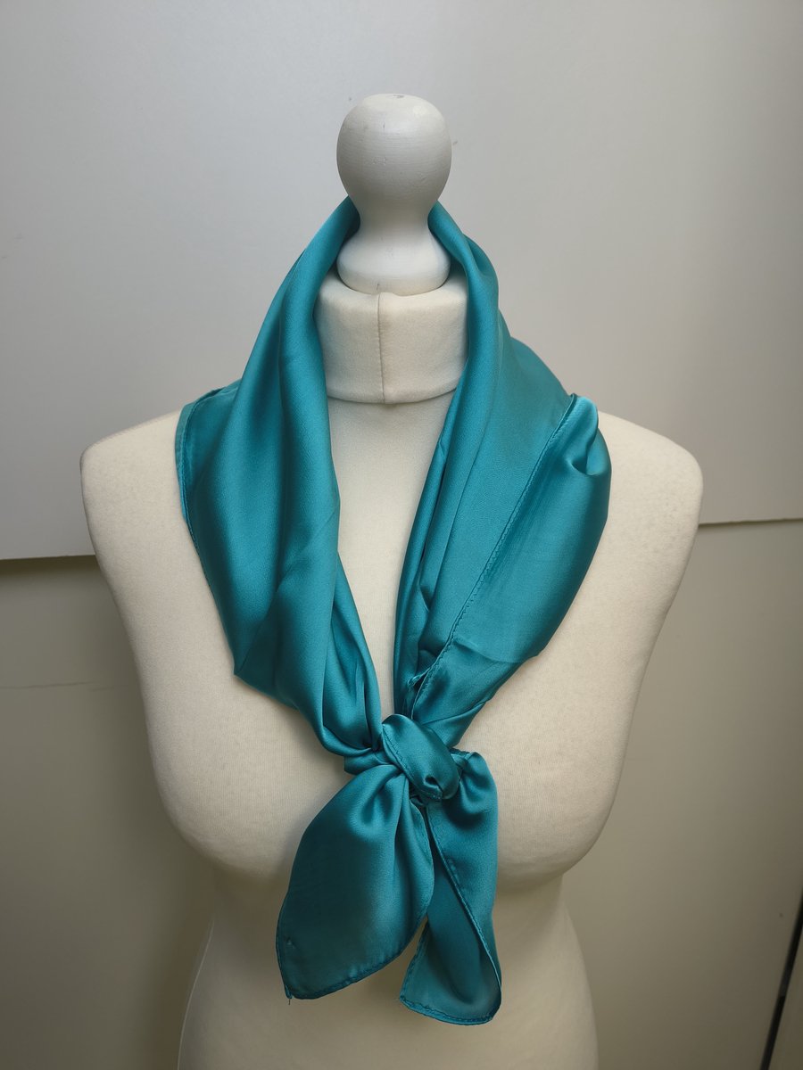 Vierkante dames sjaal Hildegard-effen teal groenblauw-uni-neksjaal-halssjaal-70x70