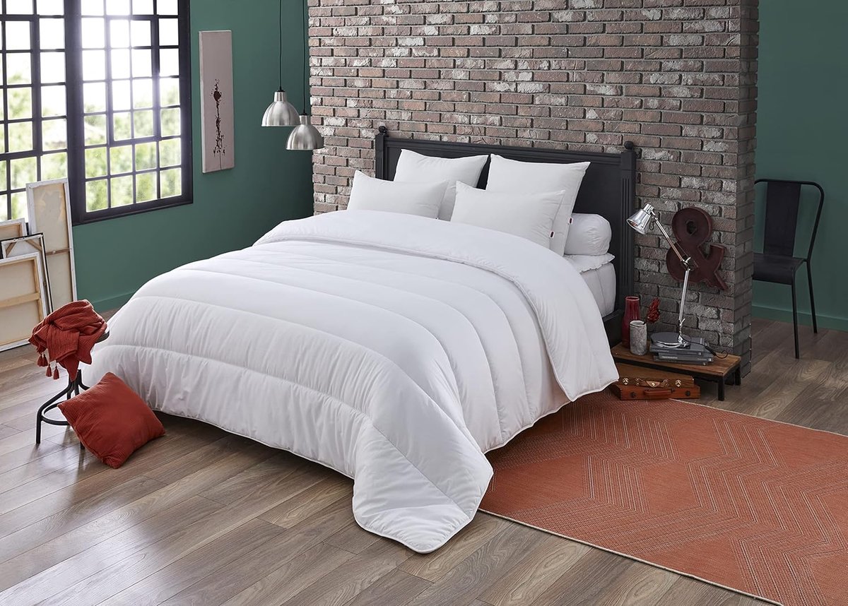 SnelShoppen - Polyester Dekbed 200 x 140 cm - Wit - Ideaal voor Camping, Kinderen, en Thuisgebruik - Saniprotect Dodo 29441