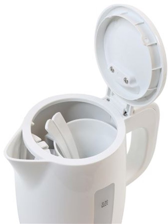 Binnenkant van een witte waterkoker met deksel open, met daarin een mok en twee lepels.