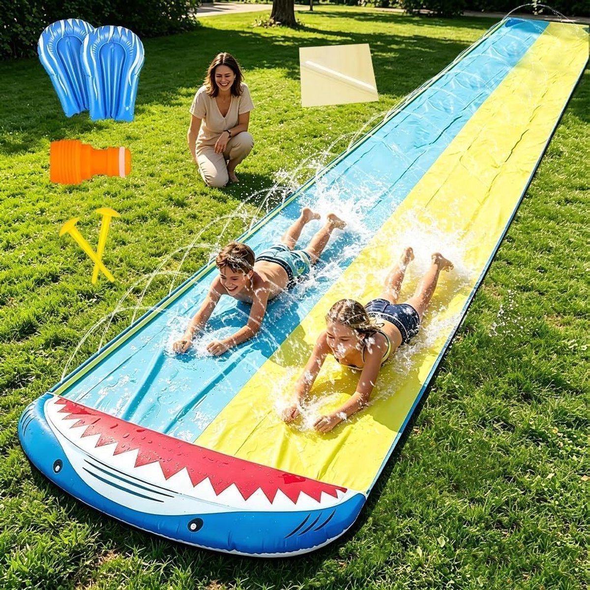 Opblaasbare waterglijbaan in de vorm van een haai met sproeier, ideaal waterspeelgoed voor kinderen en volwassenen, 480 cm lang