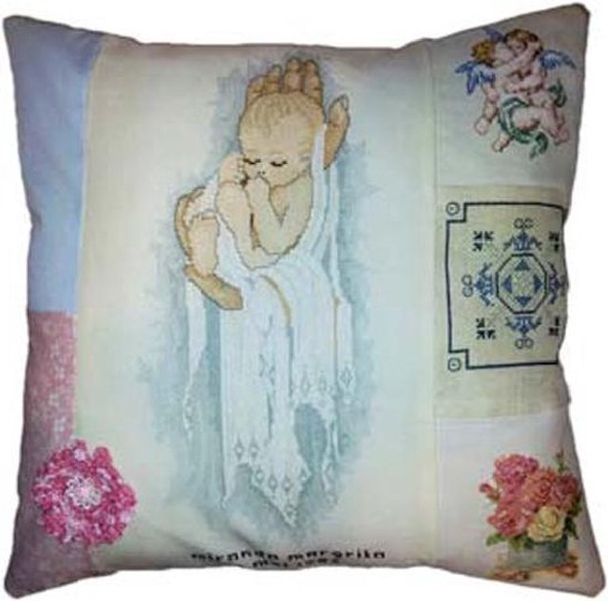 Toetie & Zo Handgemaakt Kussen Child, borduurwerk, 50x50, babykamer, kinderkamer, romantisch