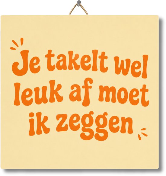Gele hanger met oranje tekst: 'Je takelt wel leuk af moet ik zeggen'.