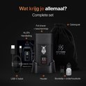 Completeset van een zwarte foil shaver met display, oplader, USB-C kabel, handleiding, borsteltje, onderhoudsolie en opbergzak. "Brothers in Style" logo.
