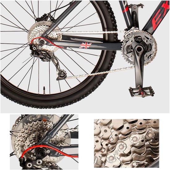 Achterderailleur van een fiets met de ketting op de tandwielen. Gedetailleerde weergave van de cassette en de ketting.