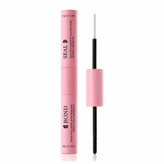 Roze mascara met twee uiteinden, één voor lijm (zwart borsteltje) en één voor seal (wit borsteltje).