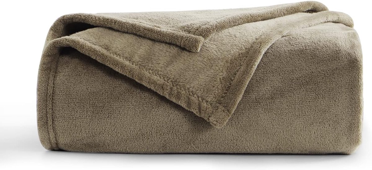 Famanu Fleece deken in taupe, 150 x 200 cm, zachte en warme plaid voor bank en bed, perfect voor binnen en buiten gebruik neutraal