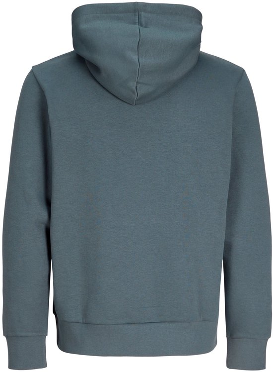 Achterkant van een effen blauwgrijze hoodie met capuchon en geribbelde zoom.