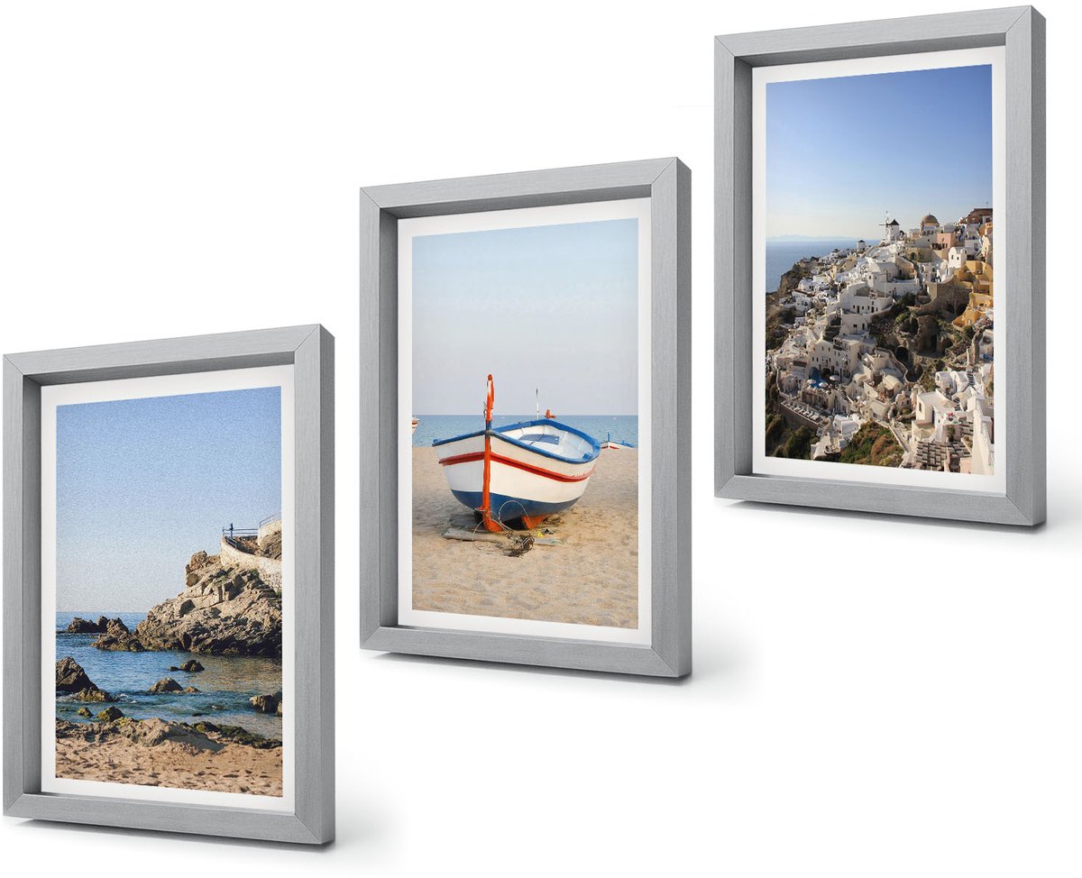 Coloray 4-Delige Schilderij Set - Uitzicht op zee met boten en witte huizen in Griekenland - 20 x 30 cm - Muurdecoratie - Schilderijen Set - Woonkamer - Woonkamer Decoratie Zilveren lijst